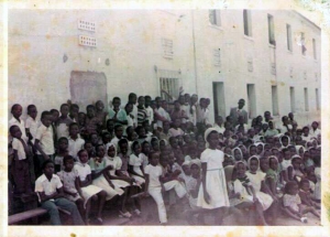 Coro infantil da Classe do Bairro Central em Luanda (1976)